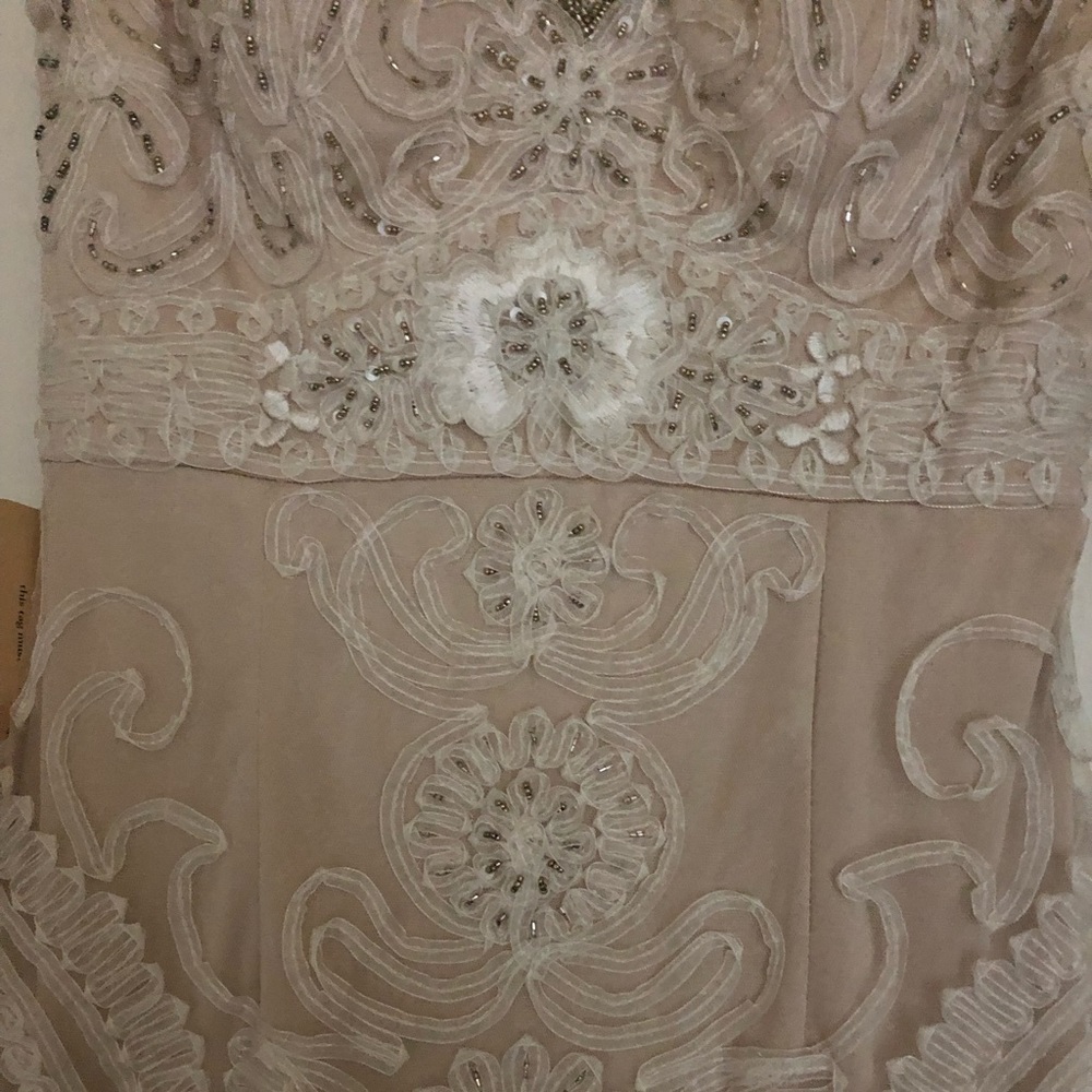 Wedding dress. Never worn. - Picture 5 of 6